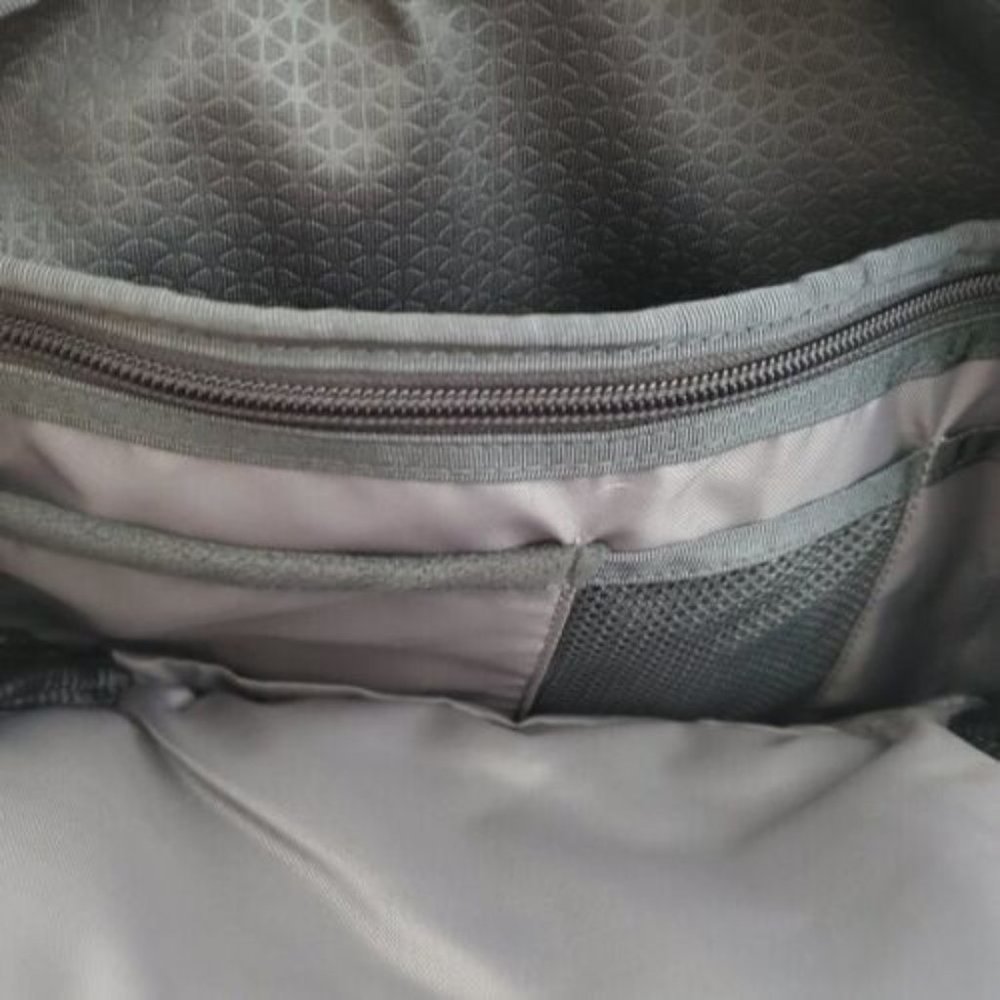 THE NORTH FACE MEN'S RECON BACKPACK TNF BLACK - Picture 5 of 7